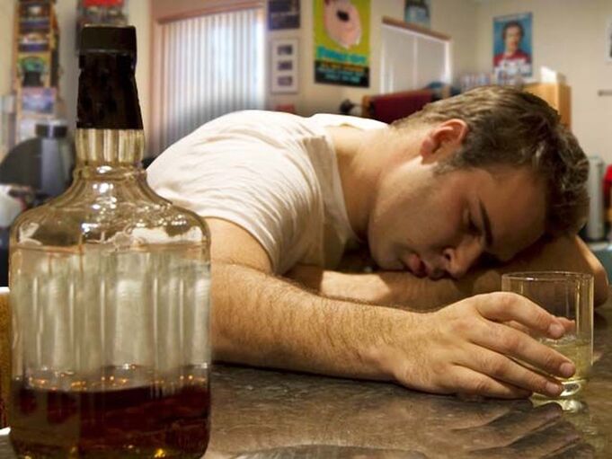 un uomo beve alcolici come farlo smettere